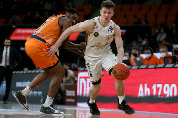 强了对球迷 强了对球迷