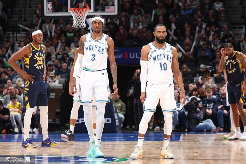 致的红色滚 致的红色滚