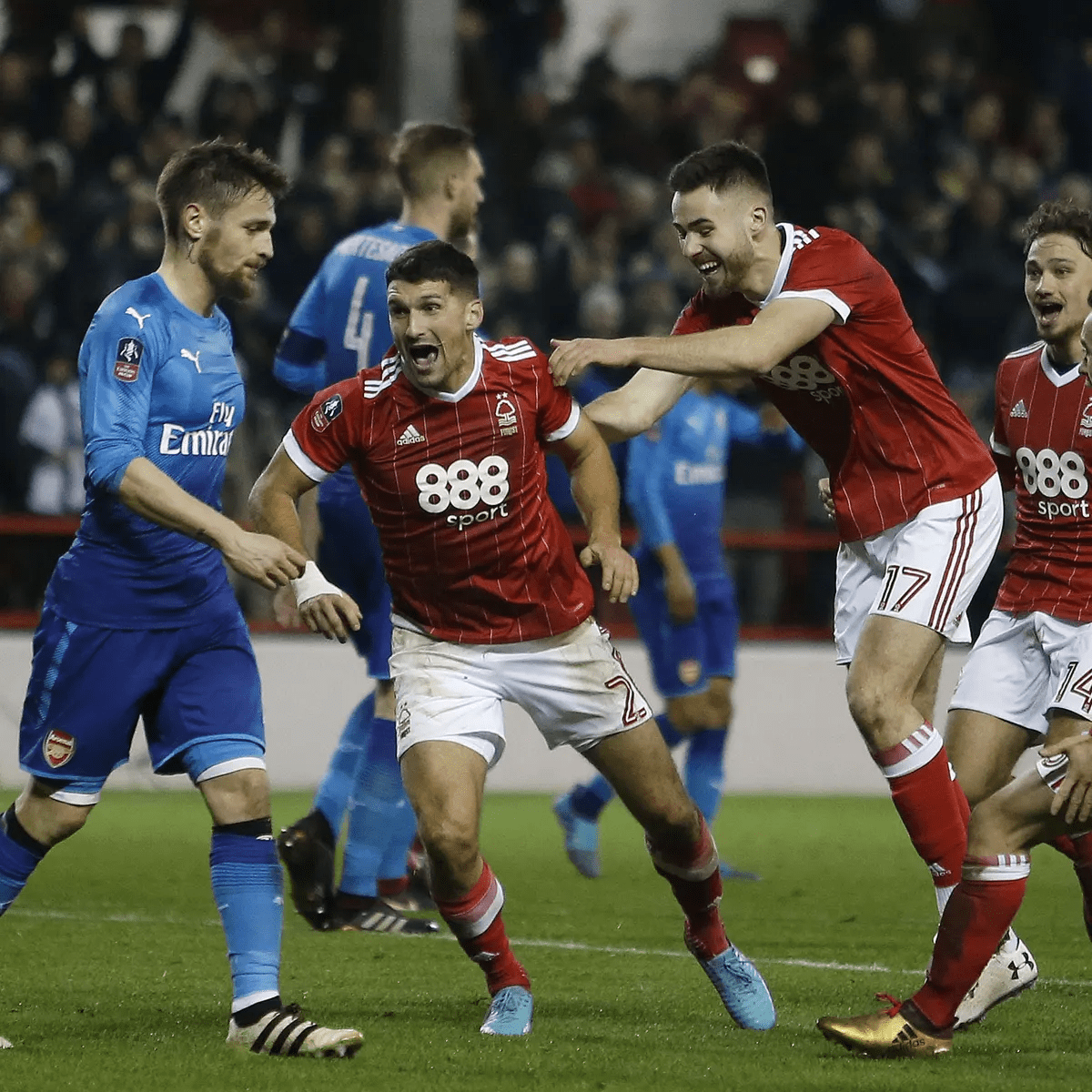 不断扩大 不断扩大